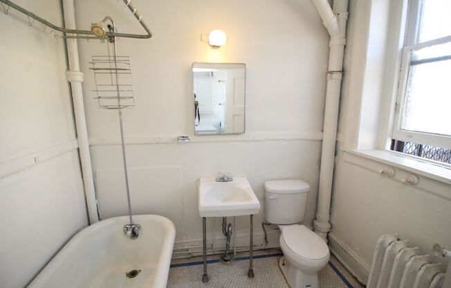 1 bed, 1 bath, 2 sqft, $800, Unit #104