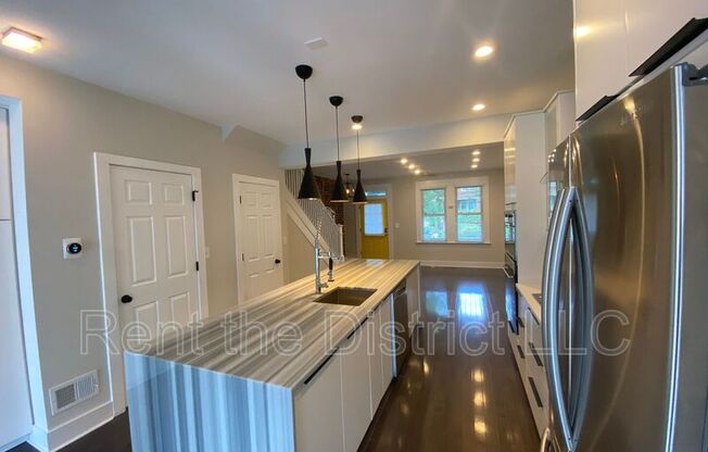 1515 NEAL ST NE