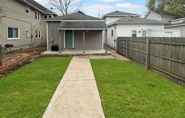 Check out this lovely 4 bedroom 1.5 bathroom on the SW side of Grand Rapids-Close to downtown, GVSU downtown campus