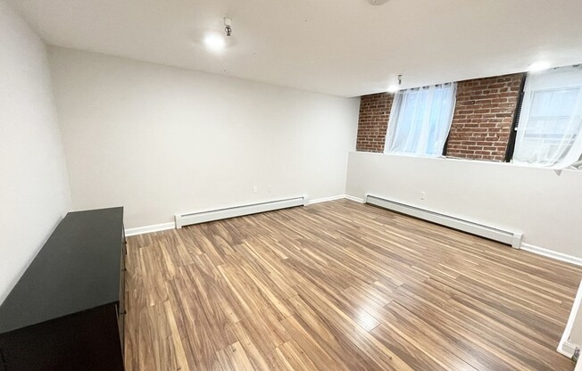 4 beds, 2 baths, $8,000, Unit 26