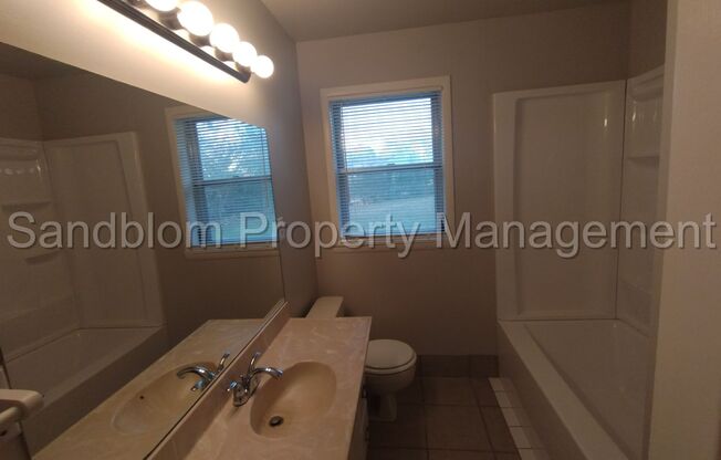 3 beds, 1 bath, $1,150