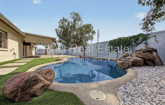 915 W DIAMOND DR