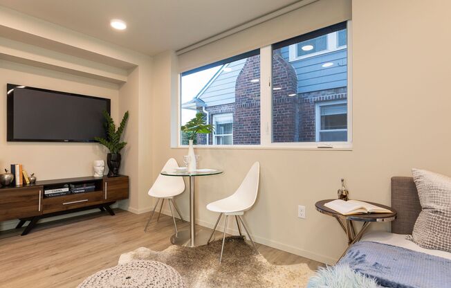 Studio, 1 bath, 301 sqft, $1,395, Unit 302