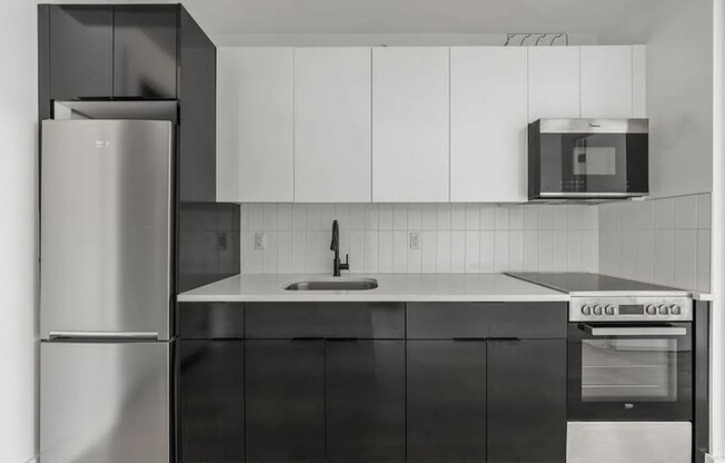 2 beds, 1 bath, $4,300, Unit 5F