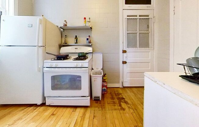 2 beds, 1 bath, 790 sqft, $2,800, Unit 1331 2A