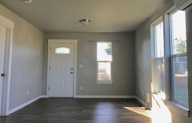 Quaint 2 Bed 1 Bath Home $500 move in Special!