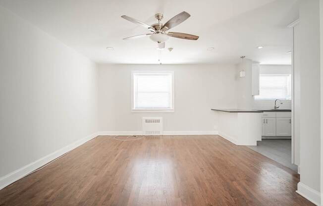 Living/Dining Room 7357-2S