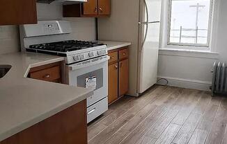 5502 17 AVE