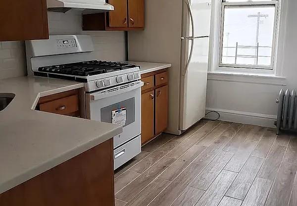 5502 17 AVE