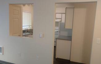 2 beds, 1 bath, $1,600, Unit 121