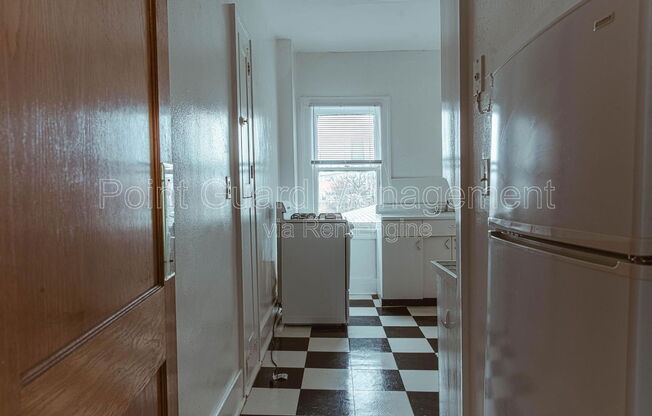 Studio, 1 bath, 675 sqft, $875, Unit 11