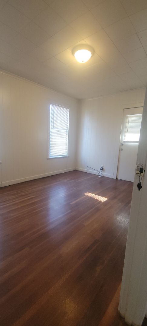 2 beds, 1 bath, $800