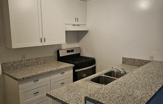 1 bed, 1 bath, 750 sqft, $975, Unit Demaret Gardens