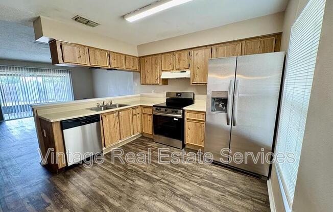 902 E PINE RDG CIR