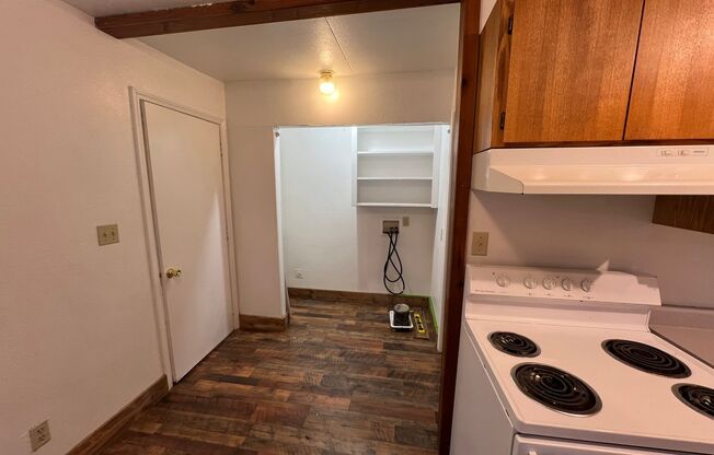 2 Bedroom/ 1 Bath Unit in Mapleton, OR- Available NOW!!