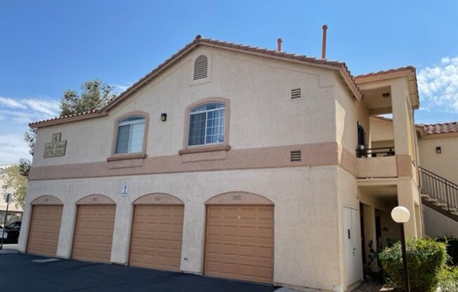 Great Upstairs Condo W/ Garage Located in Summerlin Area
