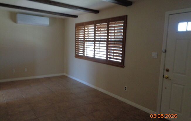 Adorable 2 Bedroom 1 Bath in the heart of Quartz Hill