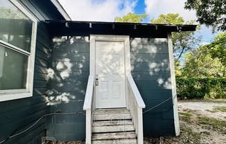 1211 HAMMOND AVE