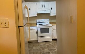 1909 S. Milledge Ave #2 | 2 BED 2.5 BATH TOWNHOUSE + COMMUNITY POOL