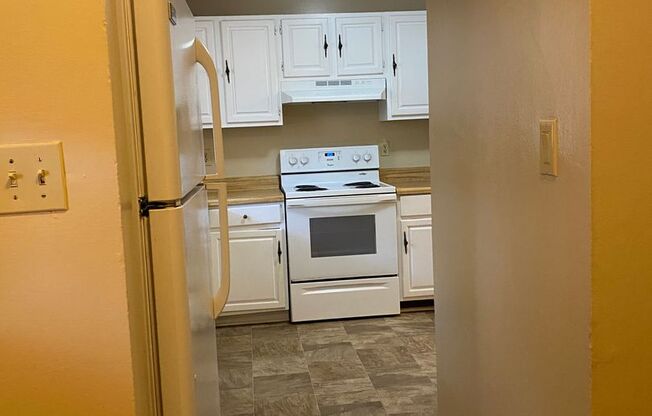 1909 S. Milledge Ave #2 | 2 BED 2.5 BATH TOWNHOUSE + COMMUNITY POOL