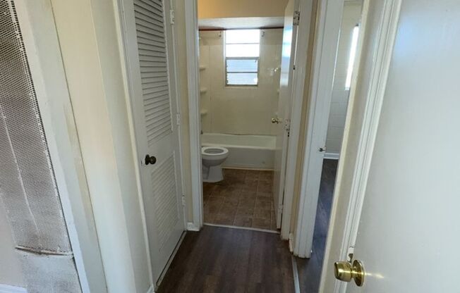 2 beds, 1 bath, 660 sqft, $520, Unit 18