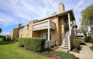 Modern and Clean 2 Bed 2 Bath Condo in Richmond Marina Bay