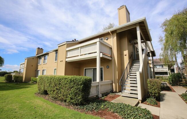 Modern and Clean 2 Bed 2 Bath Condo in Richmond Marina Bay