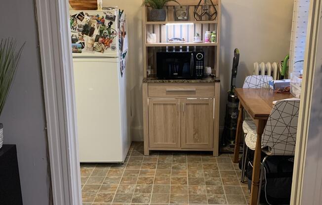 1 bed, 1 bath, $2,400, Unit 10