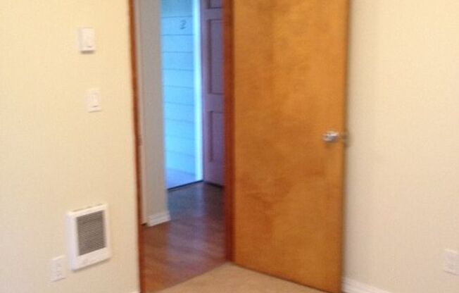 1 bed, 1 bath, 590 sqft, $1,300, Unit 2