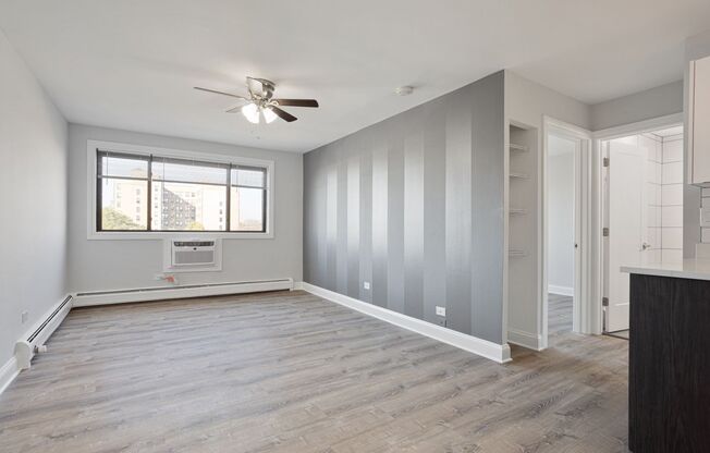 2 beds, 1 bath, $1,975, Unit 543