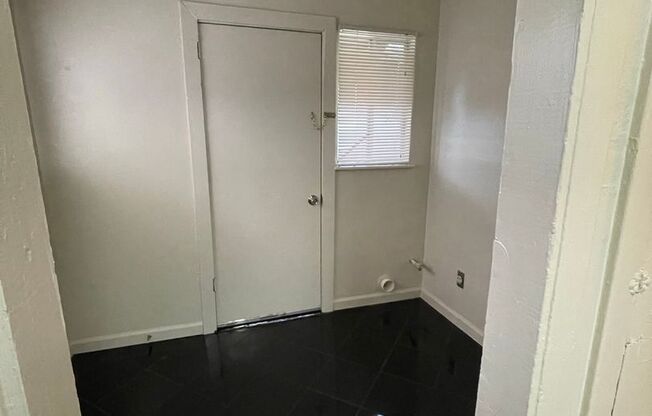 2 beds, 1 bath, 939 sqft, $1,795, Unit A