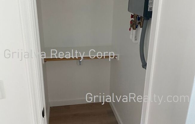 1 bed, 1 bath, 325 sqft, $1,000, Unit 01