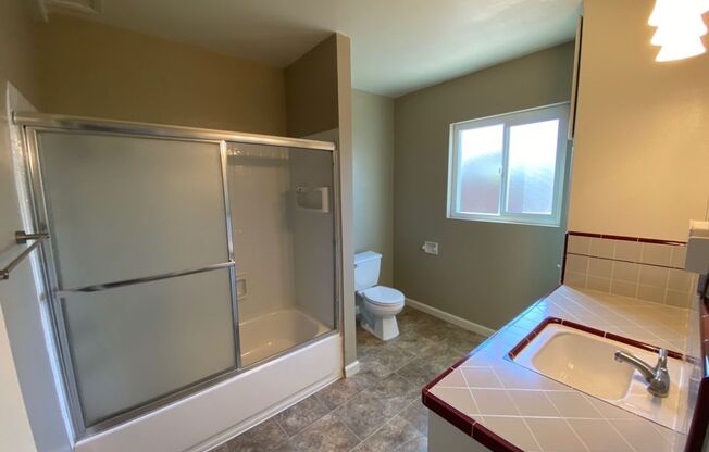 1 bed, 1 bath, 620 sqft, $1,825, Unit E