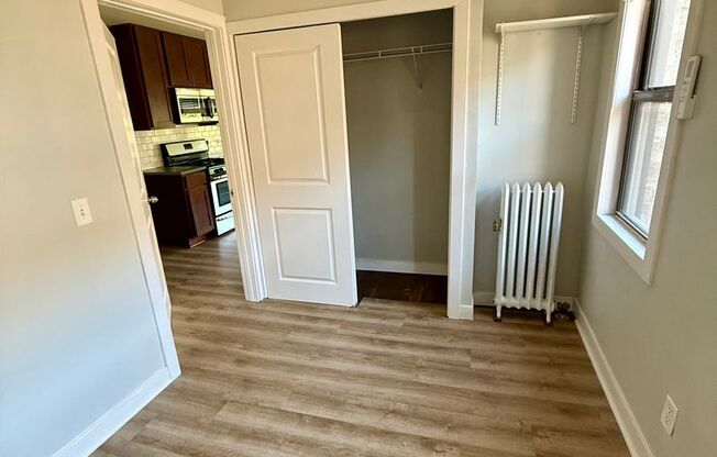 1 bed, 1 bath, 430 sqft, $1,050, Unit 307