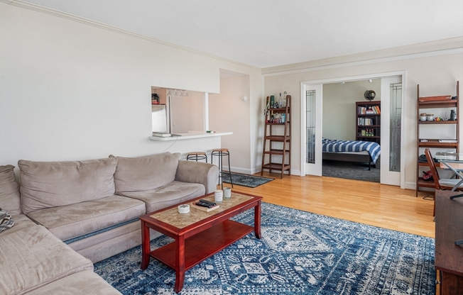 1 bed, 1 bath, 863 sqft, $4,000, Unit 40E