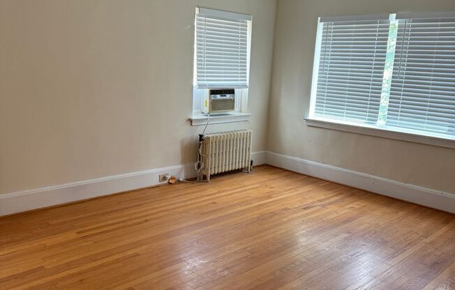 1 bed, 1 bath, 850 sqft, $1,250, Unit Unit 4