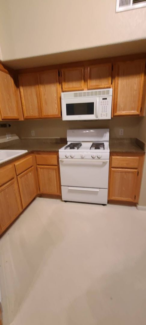 2 beds, 2 baths, $1,675, Unit # 2047