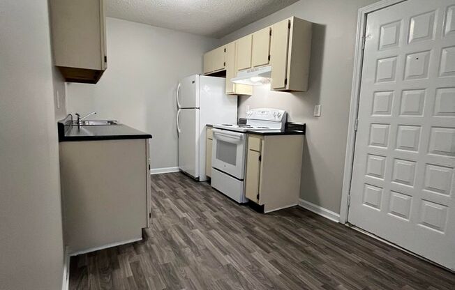 3 beds, 1 bath, 820 sqft, $1,395, Unit 289w