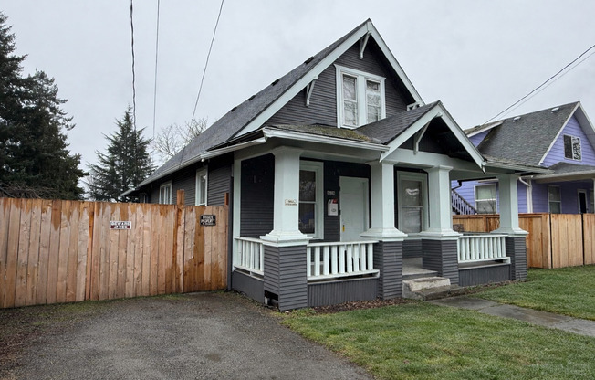 Charming 1910 SE Portland 4BR with Modern Updates & Large Fenced Yard!