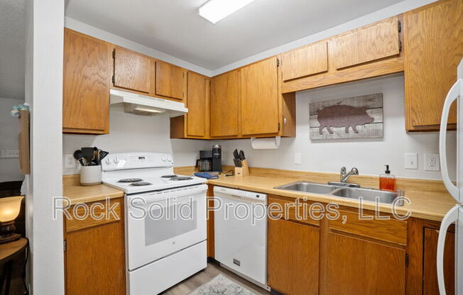 714 RANGE BLVD 3