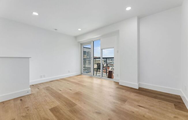 2 beds, 1 bath, 950 sqft, $2,750, Unit 705