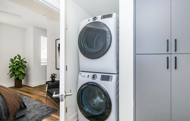 3 beds, 3 baths, 1,648 sqft, $3,622, Unit 563