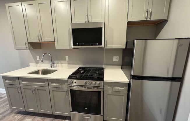 Studio, 1 bath, 362 sqft, $1,850, Unit 406