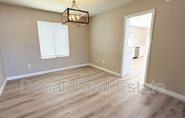 1529 E EDGEWATER DR