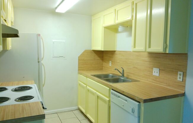 5723 Crestmore - 2/Bed 2/Bath - $1050/month