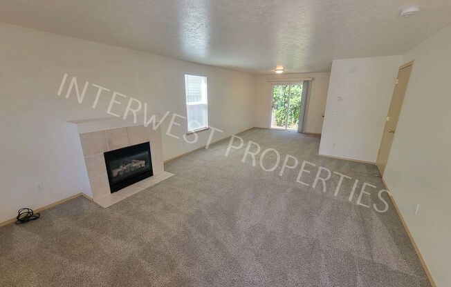 *HOLIDAY PROMO*1ST MONTH'S RENT FREE* 4 Bedroom Home Near Brentwood Park w/Garage, Fenced Yard & Gas Fireplace