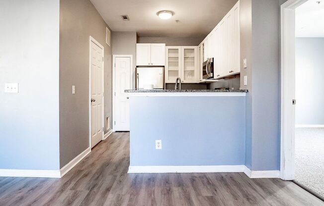 2 beds, 2 baths, $2,200, Unit Unit 204