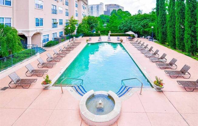Swimming pool fountain at The Villas at Katy Trail in Uptown Dallas, TX, For Rent. Now leasing Studio, 1, 2 and 3 bedroom apartments.