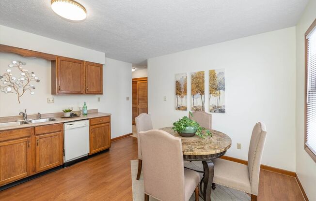 2 beds, 1 bath, 950 sqft, $1,400, Unit 1021 Parkside Court South