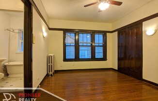 816 W Waveland Ave